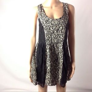New Catch Me Women Dress Flare Size M Black Floral